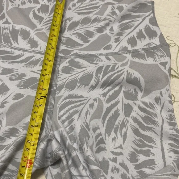 Alo Yoga Palm Springs airbrushed white leggings leaves stripes women's medium - Picture 5 of 11